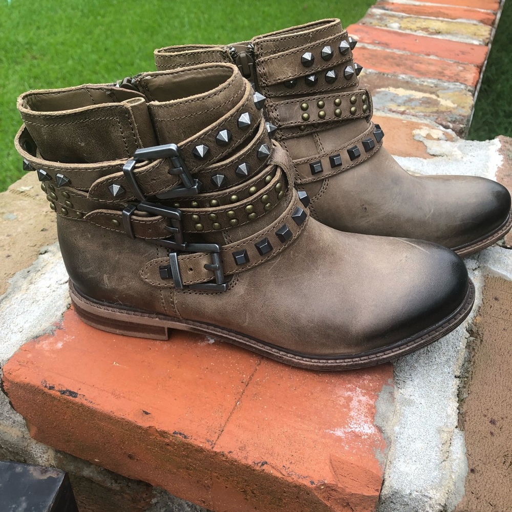 Gianni Bini booties